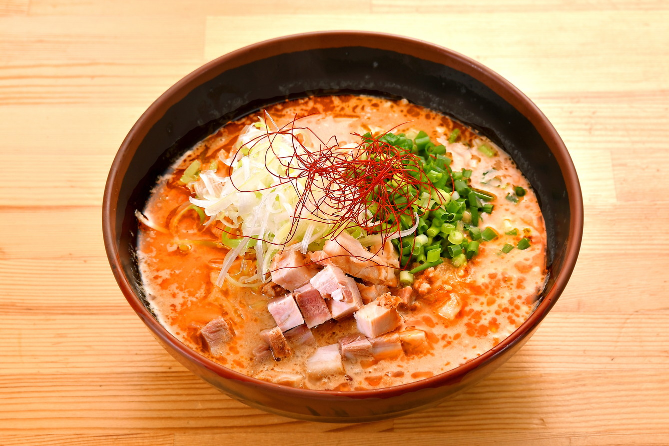 会津産ピーナッツ担々麺 - 濃厚なピーナッツスープにWチャーシューと2種類のネギ